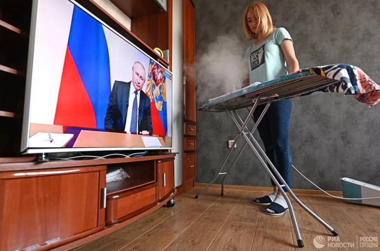 Putin ve orta boy bir Rus bayan fotosu